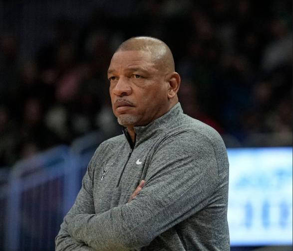 开云体育官方网站包含雄鹿核心球员伤退，球队未来走势成疑，美国详细还有信息人员男人.的词条