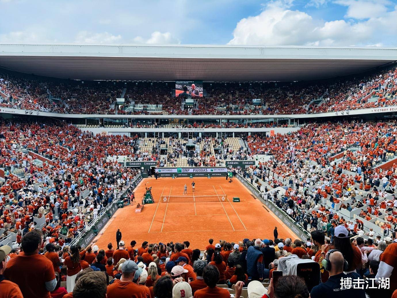 Kaiyun体育官方认证纳达尔迎来三赛季出色发挥，皇家马德里观众热烈欢呼！