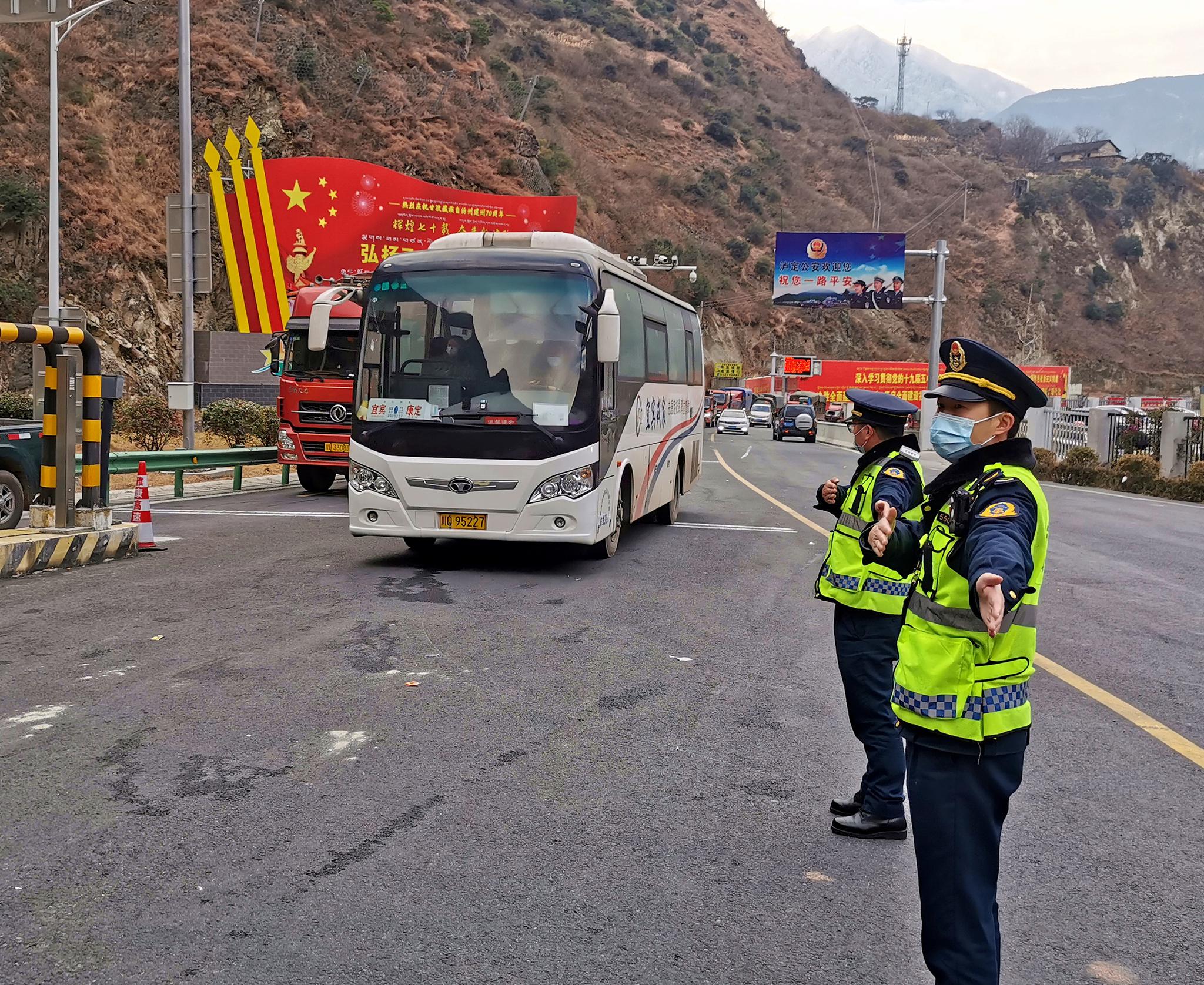 包含今晨突围战来临，成都蓉城围绕社区盾临场应变，压力陡增，数据趋势出现新变化的词条