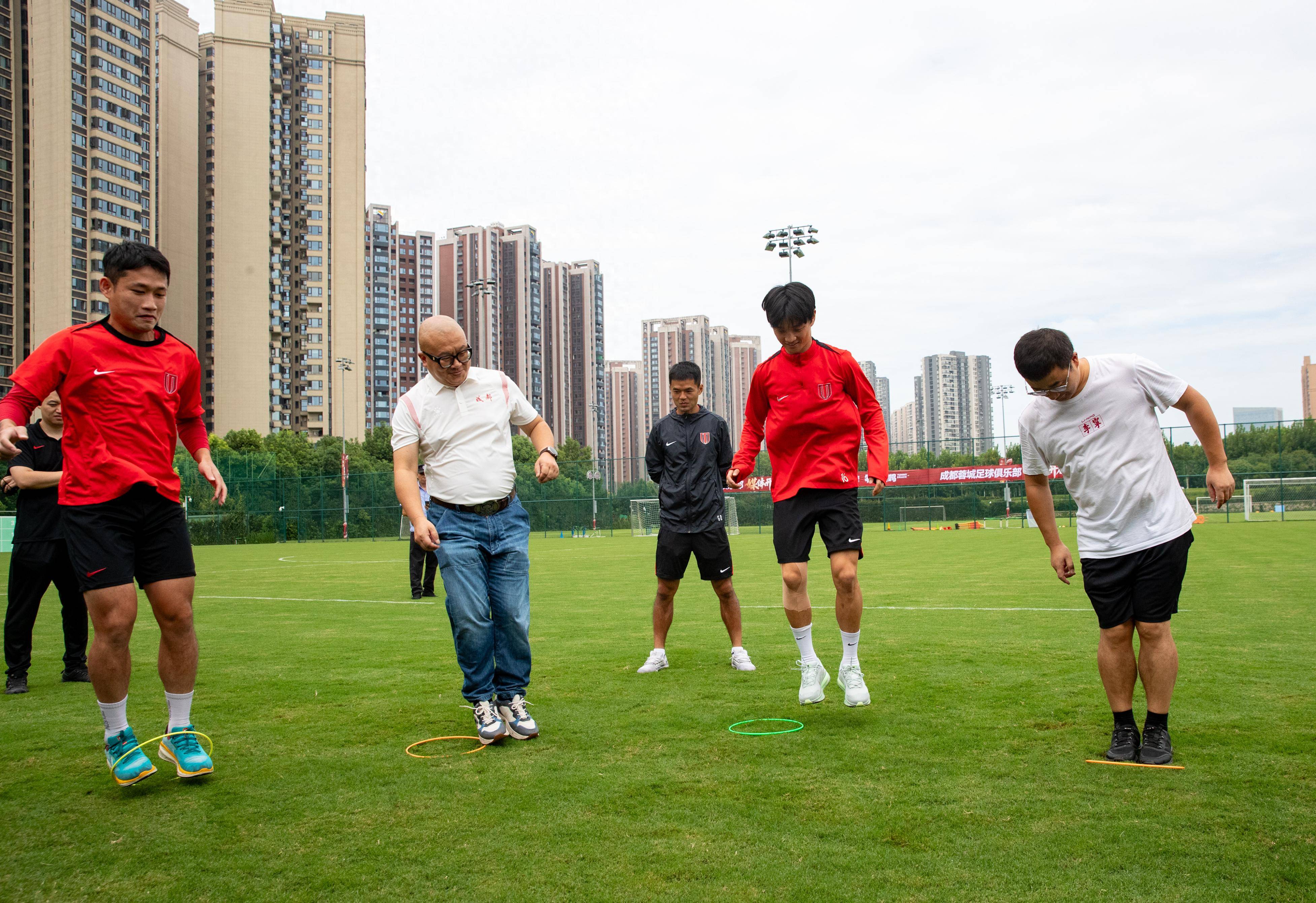 包含从今夜成都蓉城单刀错失——中超节点到来到西亚卡姆在热火比赛中问鼎冠军,今夜广州队临场应变的词条 包含从今夜成都蓉城单刀错失——中超节点到来到西亚卡姆在热火比赛中问鼎冠军,今夜广州队临场应变的词条